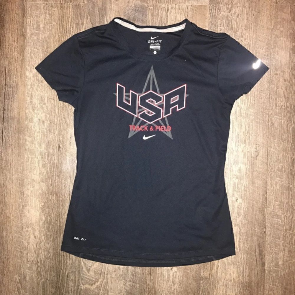 Nike Women’s Shirt  